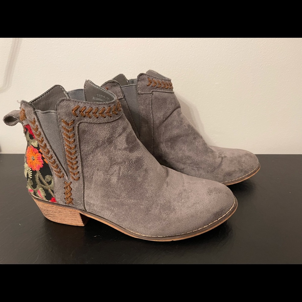 Gray Boots/Booties